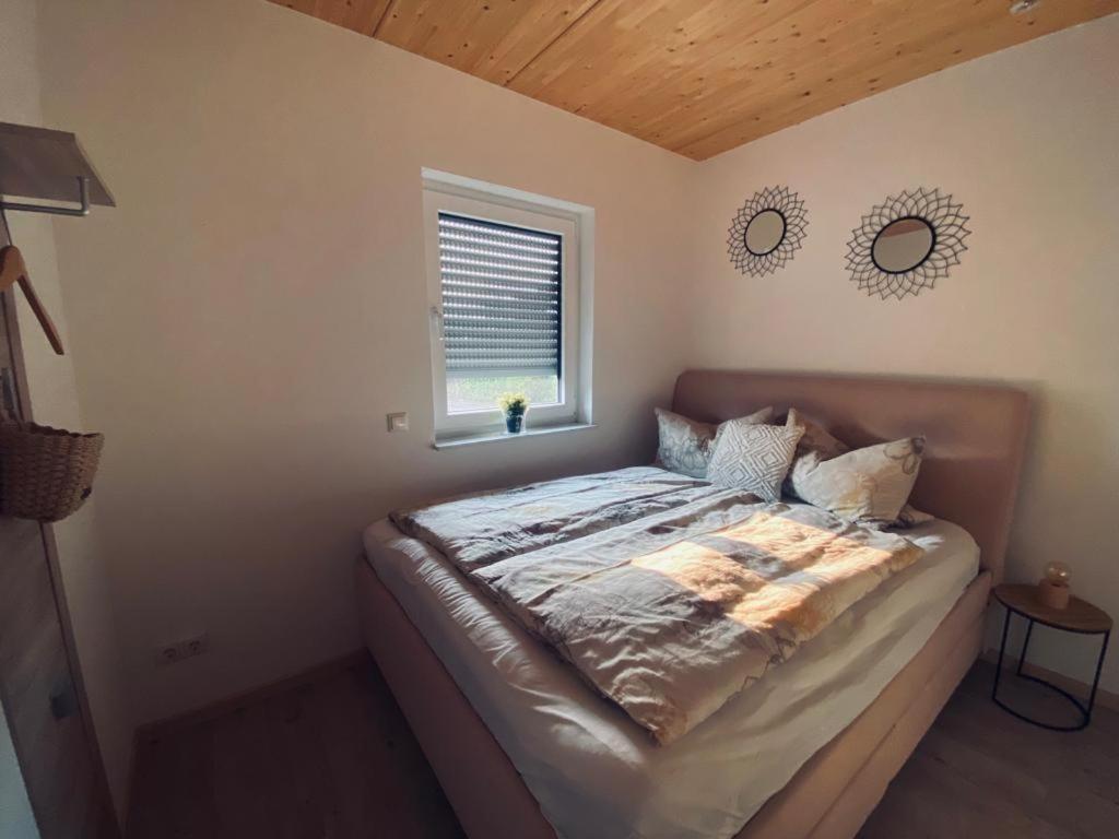 Zimmer M. Eigenem Bad Und Badewanne Direkt Am Wald Amoeneburg Exterior photo